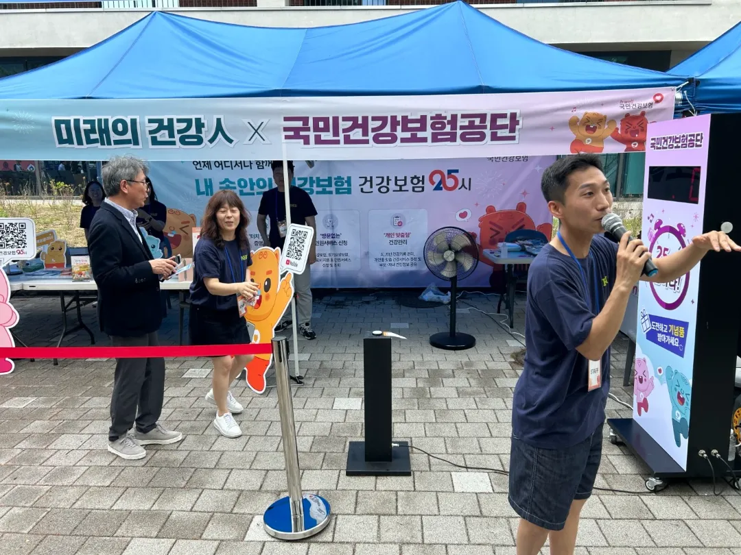 전문 MC가 진행한 초시계 게임 이벤트 — 홍보부스 앞 참여 현장